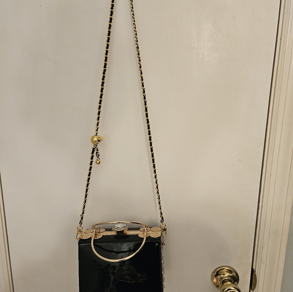 Elegant Black and Gold Women's Bag - Picture 7 of 11